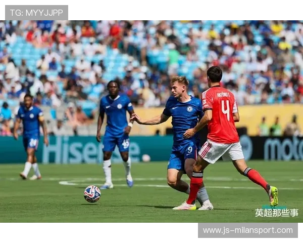 切尔西禁区内二次进攻再度奏效，普利西奇补射得手